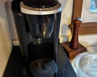 KEURIG COFFEE MAKER.
