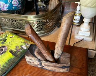 TOBACCO PEGS.