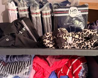 V neck men’s T’s 4x