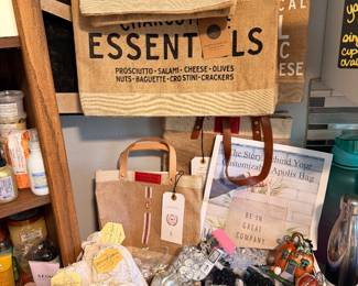 Honey Apolis tote Bags