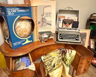 vintage kidney-shaped ladies’ writing desk or vanity desk, 1940’s