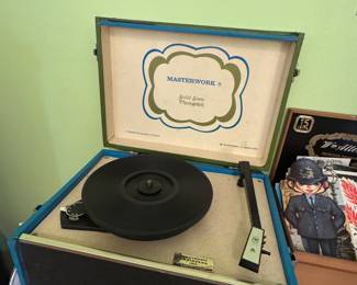Masterwork Solid State Portable Record Player / Suitcase Turntable