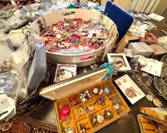 Designer & Vintage Costume Jewelry Collection with Necklaces, Brooches, Pearls & Rhinestones