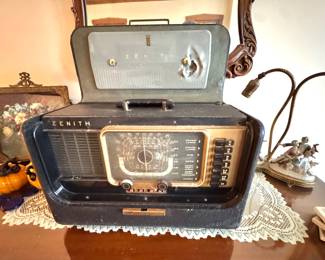 Vintage Zenith Tube Radio Portable Suitcase Radio