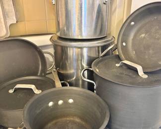 Assorted Stainless Steel & Hard-Anodized Aluminum Cookware Collection with Stockpots, Saucepans, Frying Pans & Lids