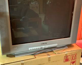 Sony Trinitron WEGA Flat-Screen CRT Television with Silver Cabinet & Integrated Stereo Speakers