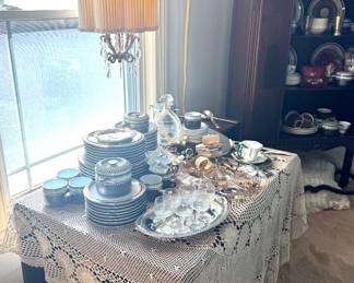 Hand-Crocheted Ivory Floral Lace Tablecloth with Scalloped Edges