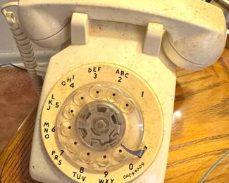 Ivory Rotary Dial Desk Telephone with Clear Finger Wheel