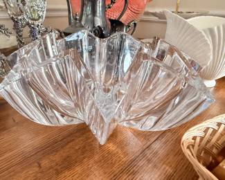 Heavy crystal handkerchief bowl centerpiece