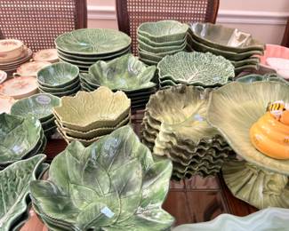 Majolica cabbage leaf ware, large dish collection