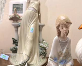 Lladro style porcelain lady figurines, pair