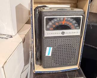 Vintage General Electric AM FM portable radio