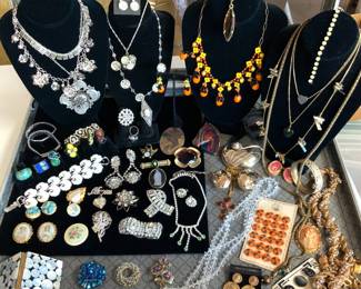 Beautiful Vintage Jewelry 