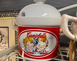 2004 Campbell's soup tureen