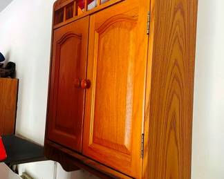 Hanging cabinet