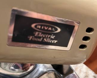 Electric food slicer 