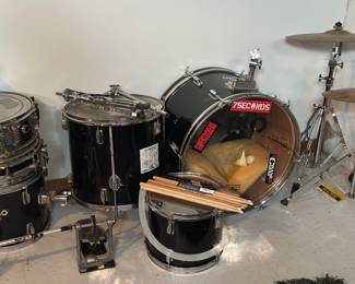 Vintage TKO 5-piece acoustic drum set