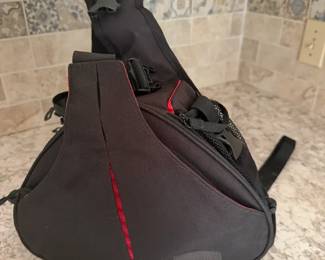 CADeN K1 DSLR camera sling bag, constructed from waterproof polyester With one broken clip