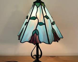 Tiffany Style Tulips Stained Glass Accent Lamp