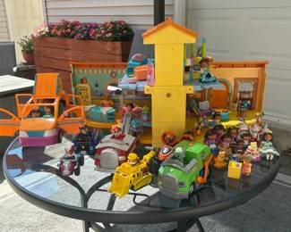 Dora the Explorer Playhouse (incl Figures and Furniture), Paw Patrol Figures and Vehicles