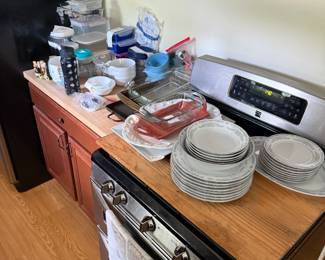 Plates and kitchen storage 