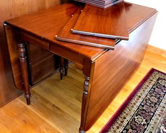 Beautiful cherry table 27" x 44" folded, 24" dropleafs, 2~12" leafs