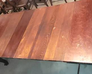 Antique oak dining table has 5 leaves