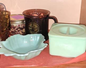 Jadeite (chip on box lid)
