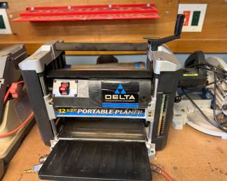 Delta Model 22-560 12. 1/2 portable thickness planer 