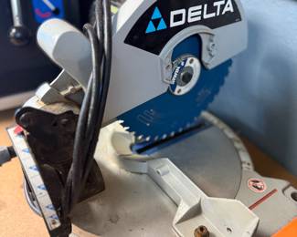 Delta 10" Compound miter saw 