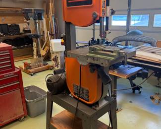  3/4 HP, 120/240V single phase. 13-1/2" throat and 6" under blade guides. Table dimension’s 14" x 14" cast iron, tilts up to 45 degrees. On open stand rolling base After market upgrades: Carter Quick Release blade tension adjuster.  The Carter conversion kit sealed ball bearing roller guides. 