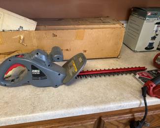 electric hedge clipper 