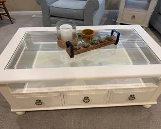Display & storage coffee table
