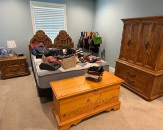 Master-bedroom Bed full for quality purses ( Dooney & Bourke, Coach )
