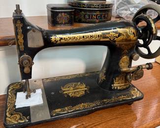 antique Singer sewing machine, likely a Model dating from the early 20th century.