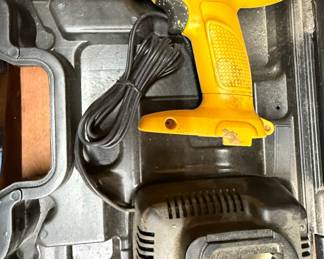 DeWalt DW952 9.6V Cordless Drill with Charger and Case