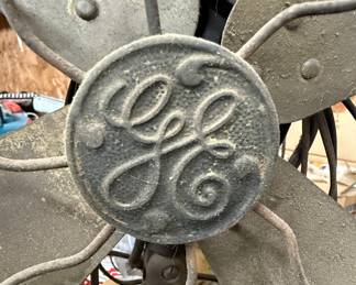 General Electric Type AOU Oscillating Desk Fan
