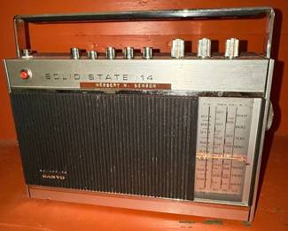 Sanyo Model 14H-636 Solid State 14 Transistor Radio