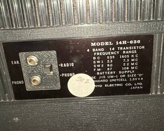 Sanyo Model 14H-636 Solid State 14 Transistor Radio