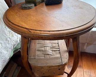 Round Oak Parlor Table Style