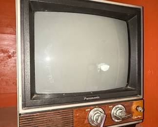 Panasonic CT-1110 Color CRT Television