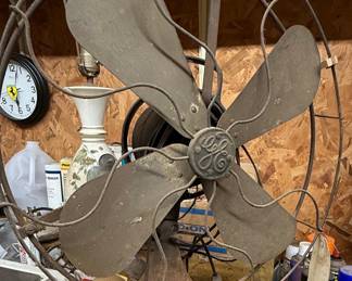 General Electric Type AOU Oscillating Desk Fan