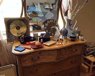 Antique quarter-sawn oak serpentine dresseer with mirror
