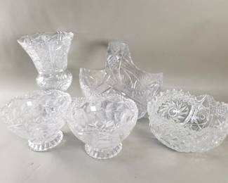 Lot # : 304 - Group of crystal basket vase and bowls