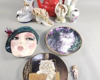 Lot # : 367 - Porcelain plates, vase and teapot