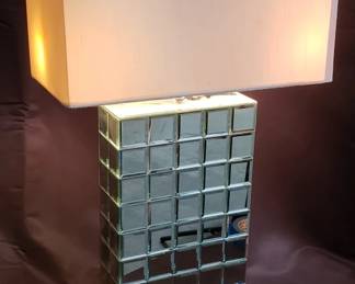 Lot # : 177 - Modern chrome and mirrored table lamp