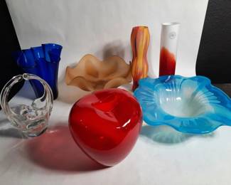 Lot # : 350h - Vintage Murano style glass vases & bowls