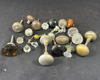 Lot # : 415h - Lot of vintage doorknobs