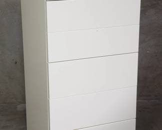 018 Lot 79 Silenia Italian white lacqucered chest of drawers