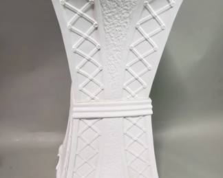 Lot # : 123 - Vintage ceramic pedestal